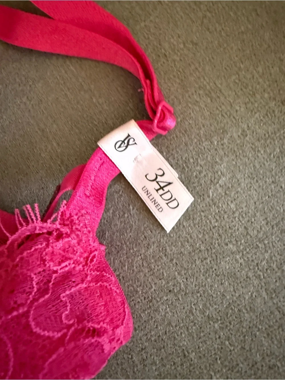 Victoria Secret NWT Lace Underwire Bra in Hot Pink